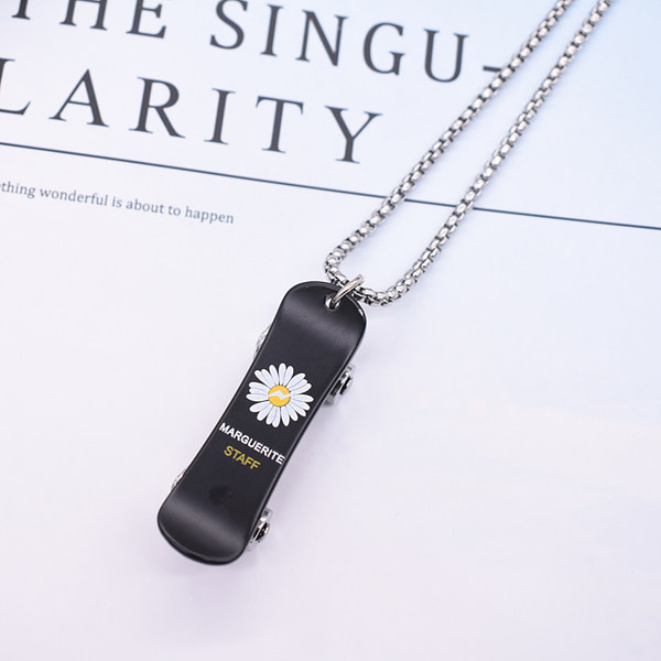 Vīriešu gara ķēde ar skeitborda piekariņu un ziedu