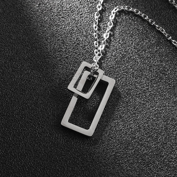 Vīriešu aktuāls ķēdes modelis ar piekariņiem