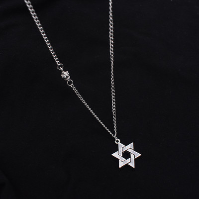 Moderna vīriešu gara ķēde ar zvaigžņu kulonu