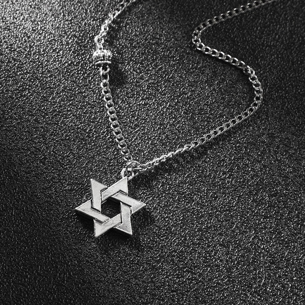 Moderna vīriešu gara ķēde ar zvaigžņu kulonu