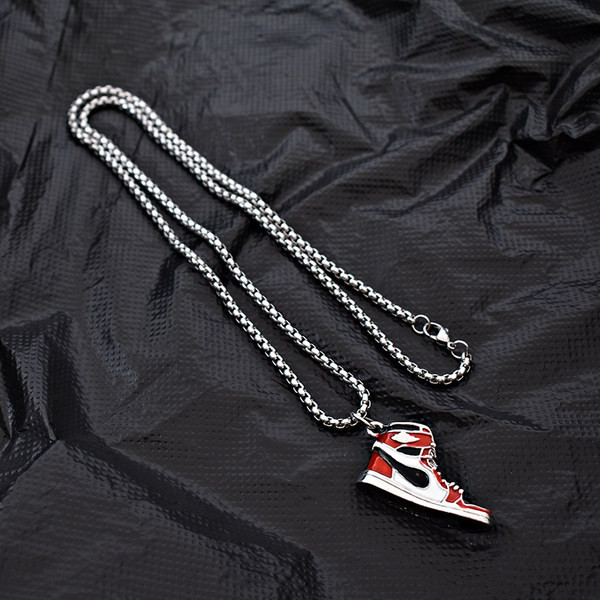 Moderna vīriešu ķēde ar apavu kulonu