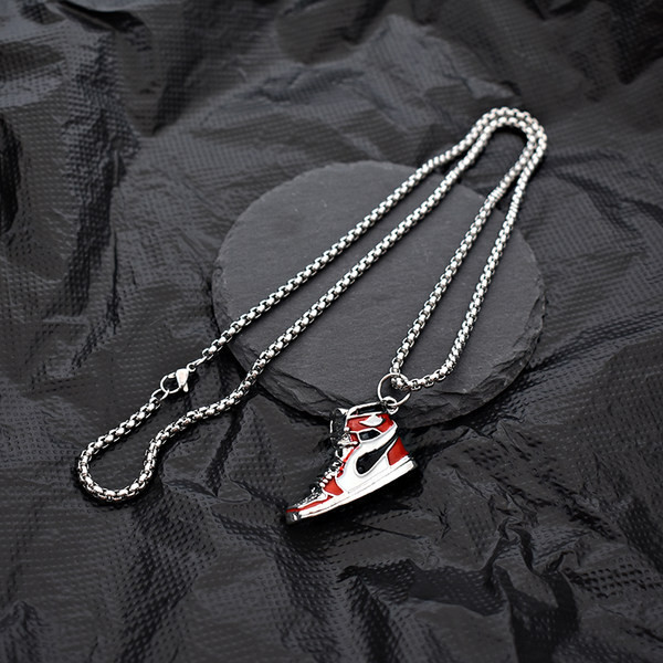 Moderna vīriešu ķēde ar apavu kulonu