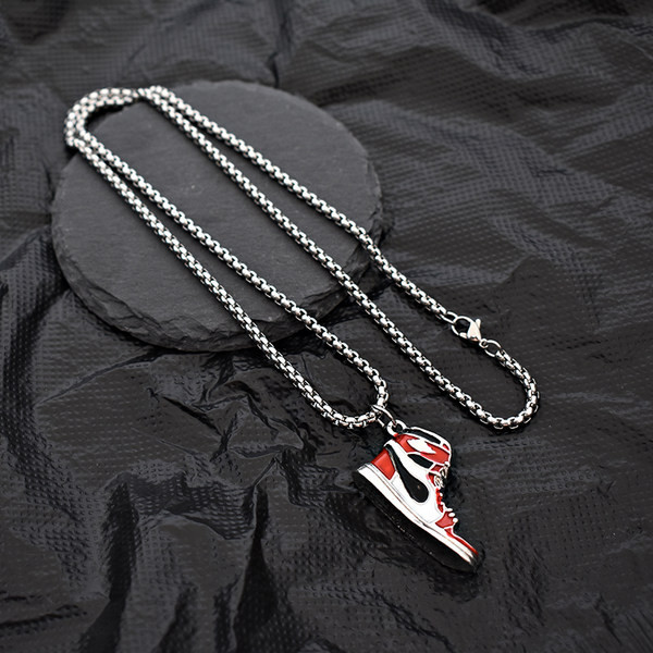 Moderna vīriešu ķēde ar apavu kulonu