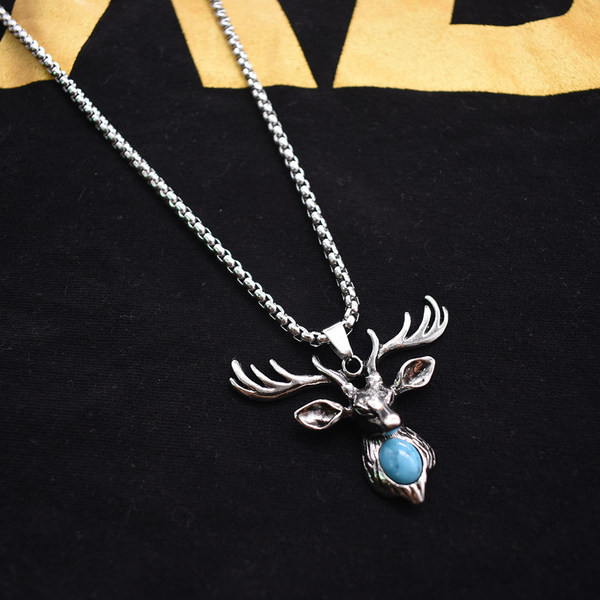 Stilīga vīriešu kaklarota ar brieža kulonu