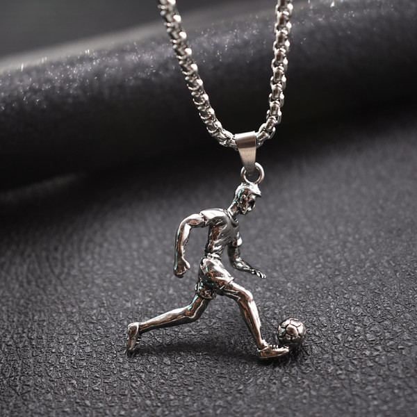 Moderna vīriešu ķēde ar futbolista piekariņu