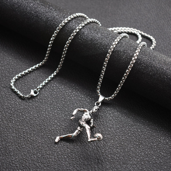 Moderna vīriešu ķēde ar futbolista piekariņu