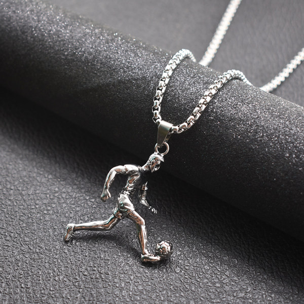 Moderna vīriešu ķēde ar futbolista piekariņu
