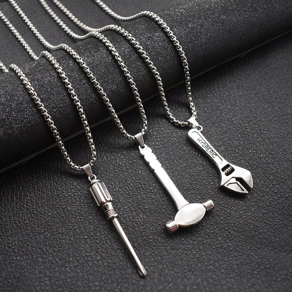 Moderna vīriešu garā ķēde ar kulonu trīs modeļiem