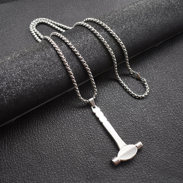 Moderna vīriešu garā ķēde ar kulonu trīs modeļiem