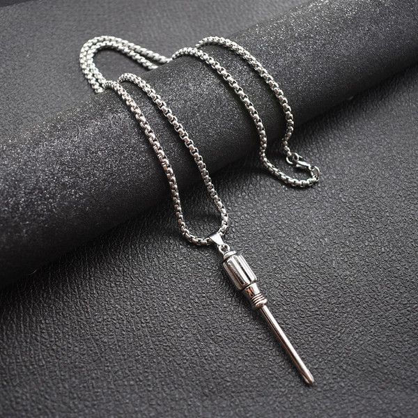 Moderna vīriešu garā ķēde ar kulonu trīs modeļiem