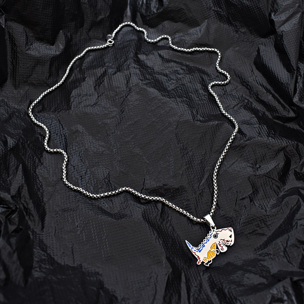 Pašreizējā vīriešu garā ķēde ar kulonu trīs modeļiem