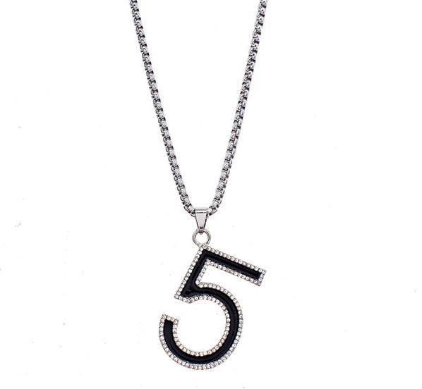 Vīriešu aktuāla gara ķēdīte ar figūras kulonu