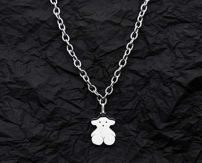 Vīriešu aktuāls ķēdes modelis ar lāča kulonu