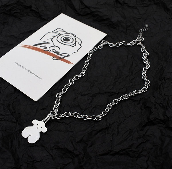 Vīriešu aktuāls ķēdes modelis ar lāča kulonu