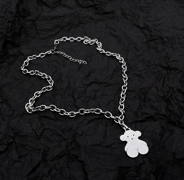 Vīriešu aktuāls ķēdes modelis ar lāča kulonu