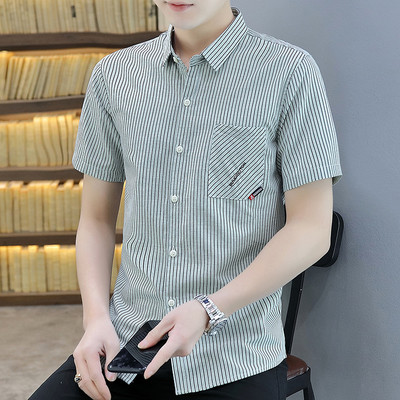 Modernūs vyriški marškiniai su kišenėmis ir trumpomis rankovėmis