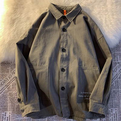 Широк модел мъжка риза с големи джобове и надписи