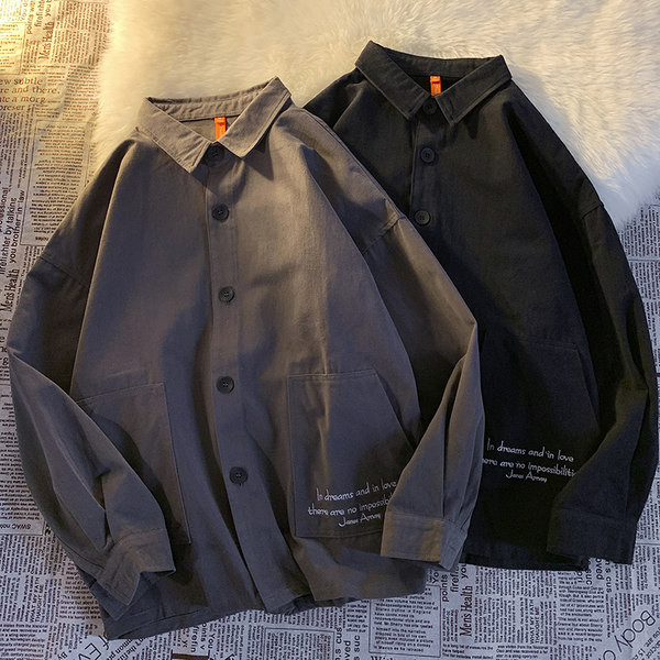 Широк модел мъжка риза с големи джобове и надписи