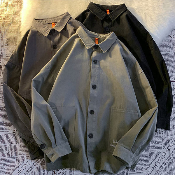 Широк модел мъжка риза с големи джобове и надписи