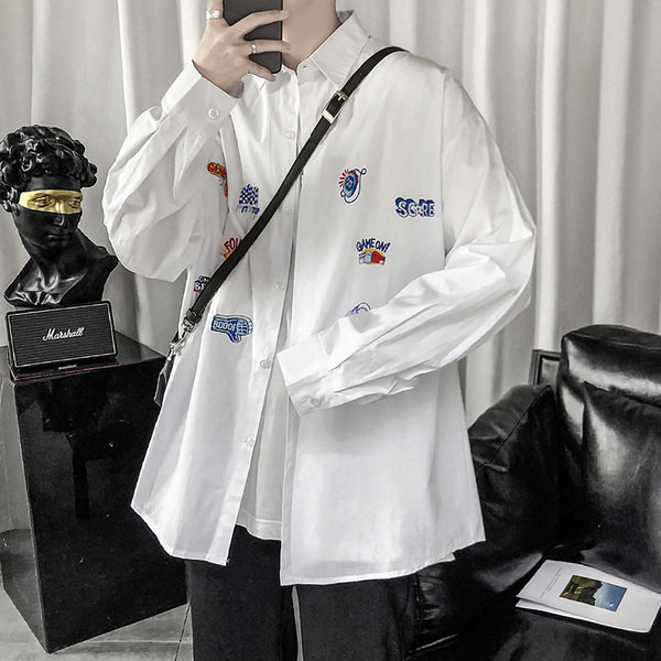 Широк модел мъжка риза с цветни апликации и копчета