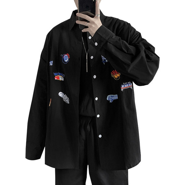 Широк модел мъжка риза с цветни апликации и копчета