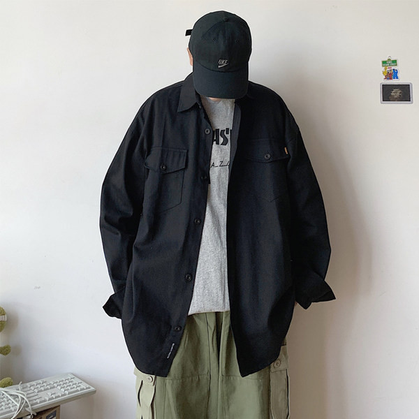 Модерна мъжка риза с джобове и класическа яка