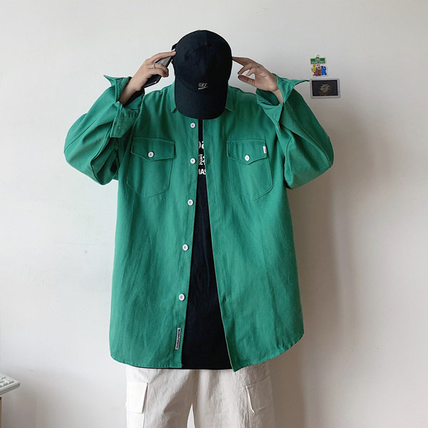 Модерна мъжка риза с джобове и класическа яка