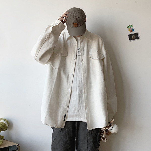 Модерна мъжка риза с джобове и класическа яка