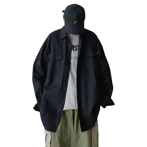 Модерна мъжка риза с джобове и класическа яка