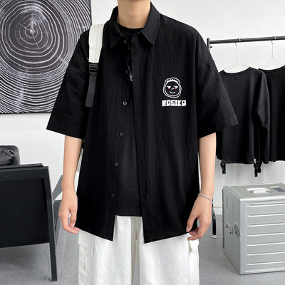 Мъжка лятна риза широк модел с бродиран надпис и апликация