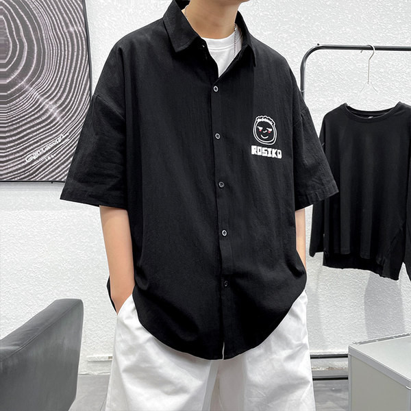 Мъжка лятна риза широк модел с бродиран надпис и апликация 