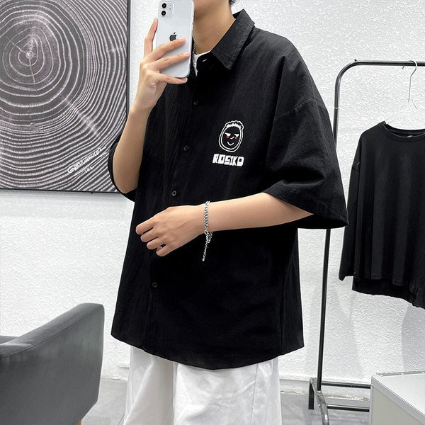 Мъжка лятна риза широк модел с бродиран надпис и апликация 