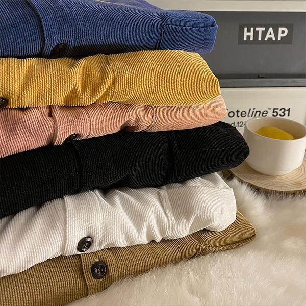 Пролетно-есенна риза от рипсено кадифе с копчета и джоб