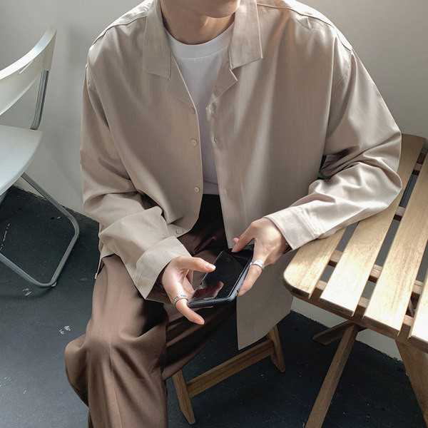 Едноцветна риза с класическа яка - изчистен широк модел