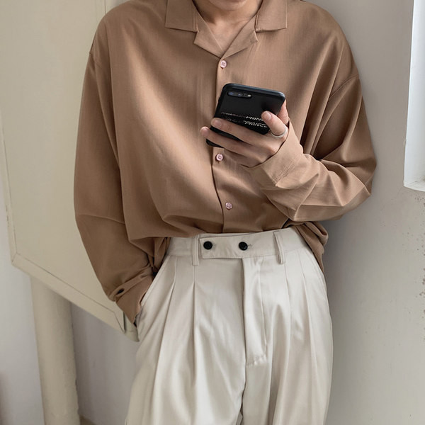 Едноцветна риза с класическа яка - изчистен широк модел