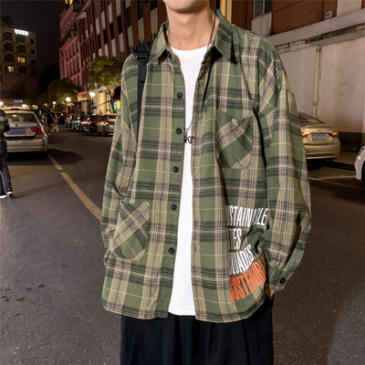 Карирана риза с джоб и цветни надписи