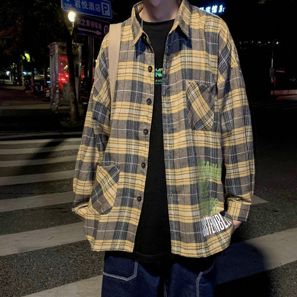 Карирана риза с джоб и цветни надписи