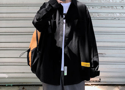 Ежедневна мъжка риза с дълъг ръкав и надпис 