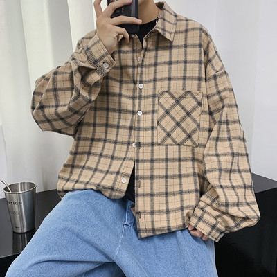 Карирана широка риза с апликация на гърба