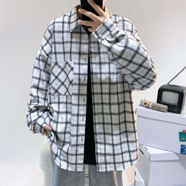 Карирана широка риза с апликация на гърба