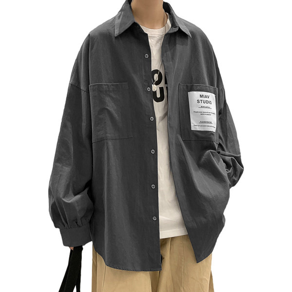 Широк модел мъжка риза с дълъг ръкав и емблема 