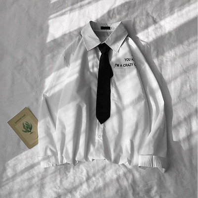 Мъжка риза с вратовръзка и надписи