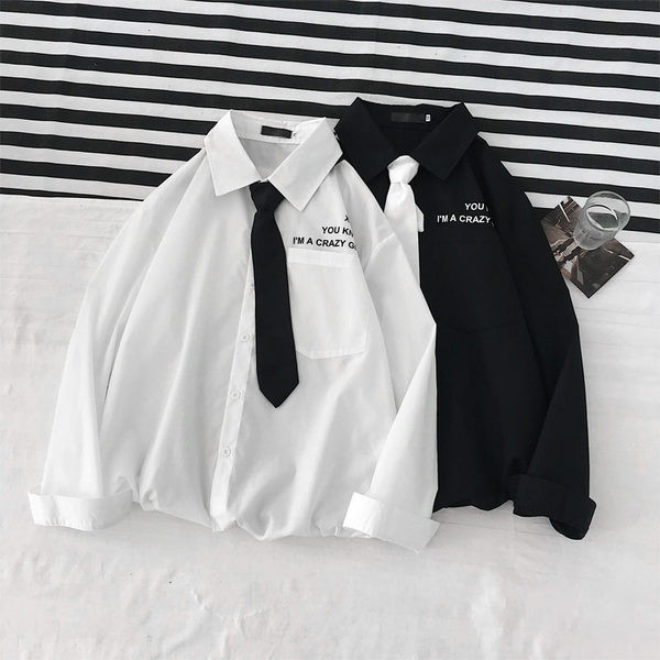 Мъжка риза с вратовръзка и надписи 