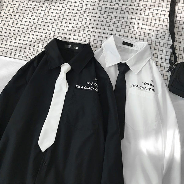 Мъжка риза с вратовръзка и надписи 