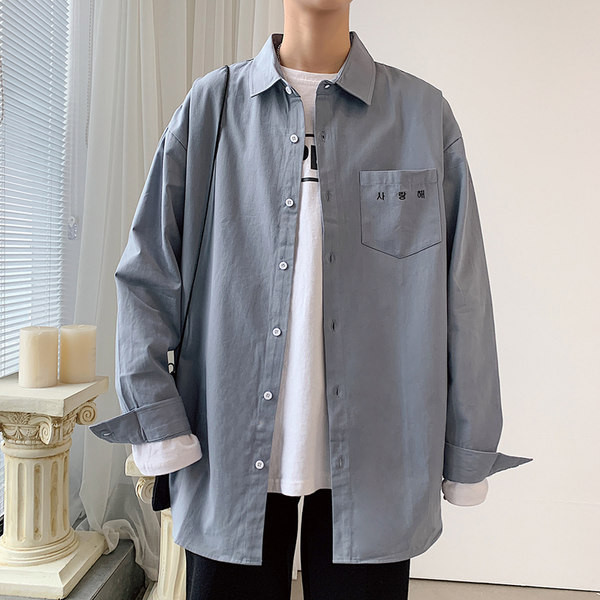 Широка риза за мъже с джоб и бродерия 