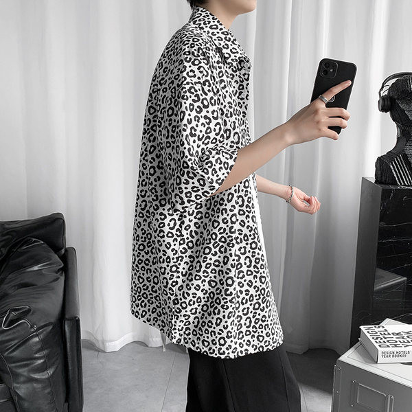 Лятна мъжка риза с къс ръкав и животински принт