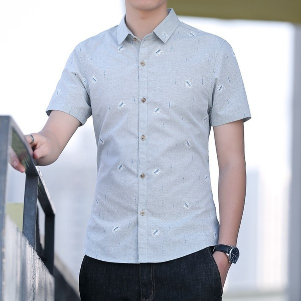 Модерна мъжка риза с къси ръкави и класическа яка