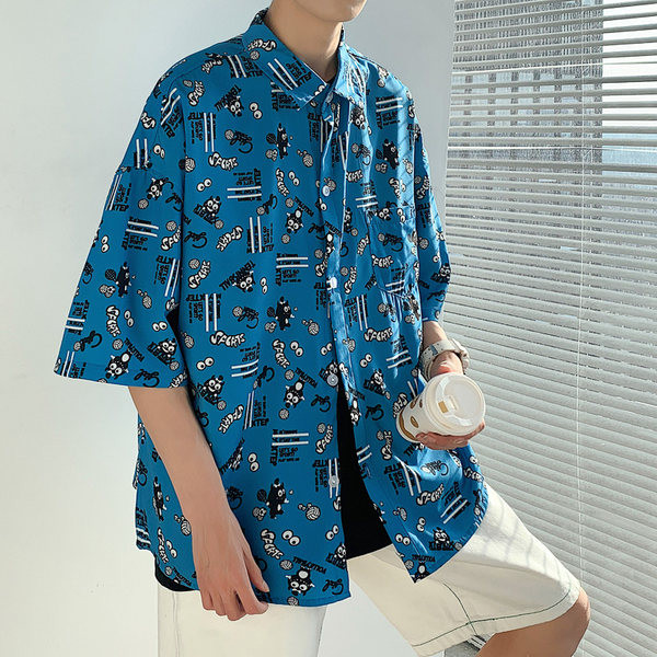 Лятна риза с къс ръкав в син цвят с щампа