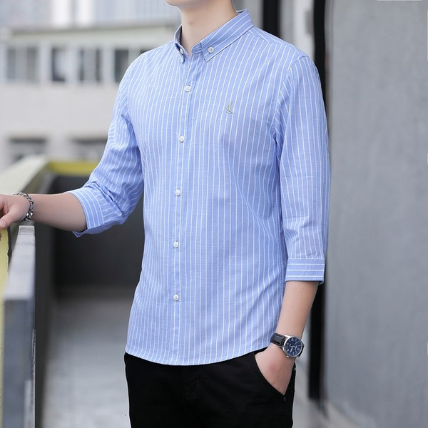 Модерна раирана риза с класическа яка и копчета