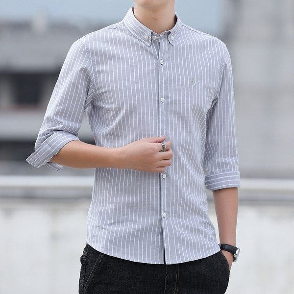 Модерна раирана риза с класическа яка и копчета